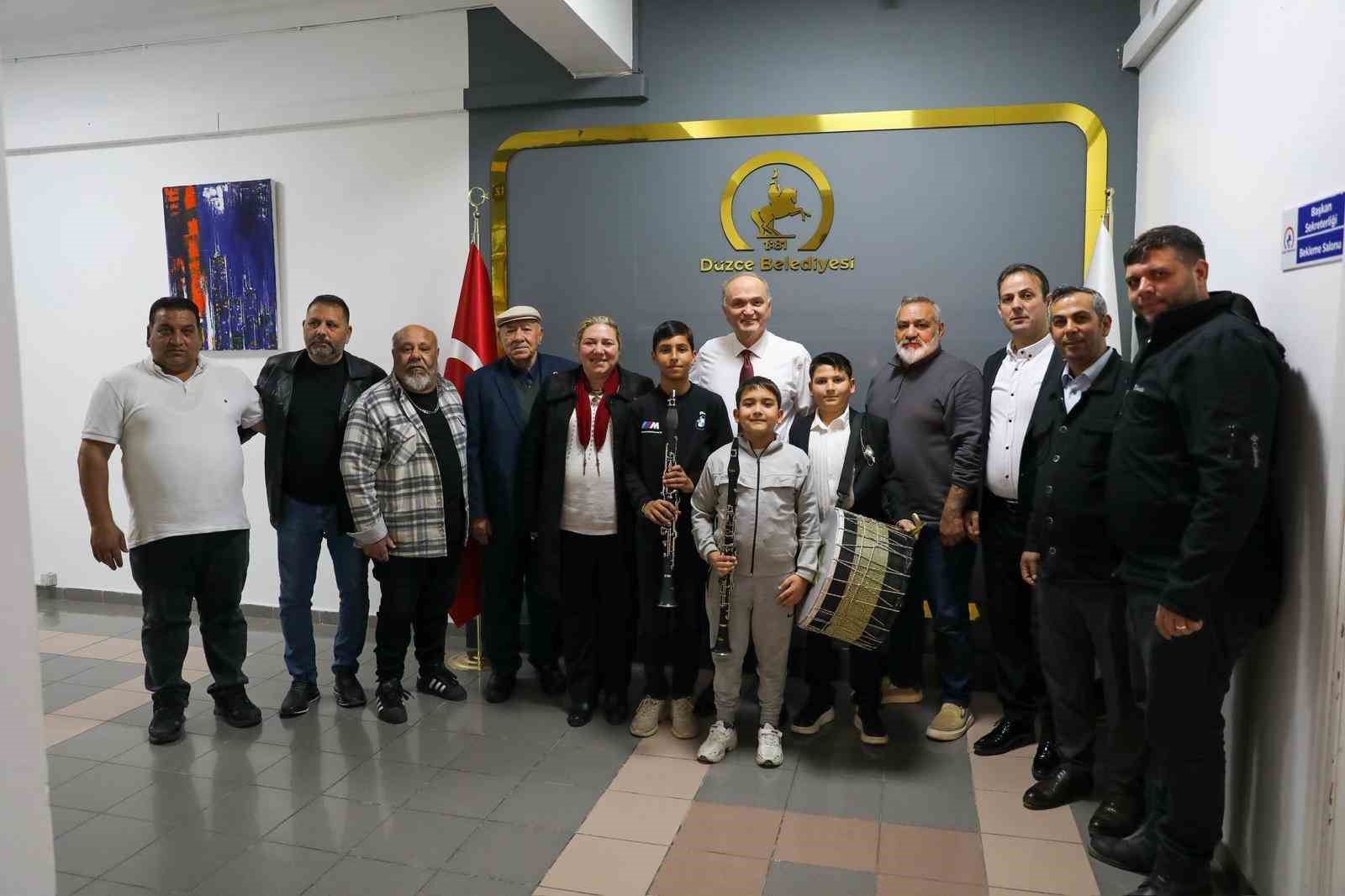 K&uuml;&ccedil;&uuml;k m&uuml;zisyenlere Başkandan destek s&ouml;z&uuml;
