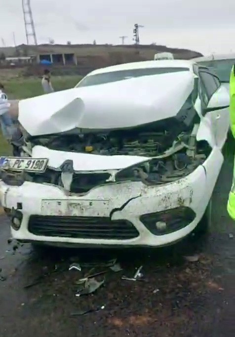 Diyarbakır’da cenaze konvoyunda kaza: 4 yaralı