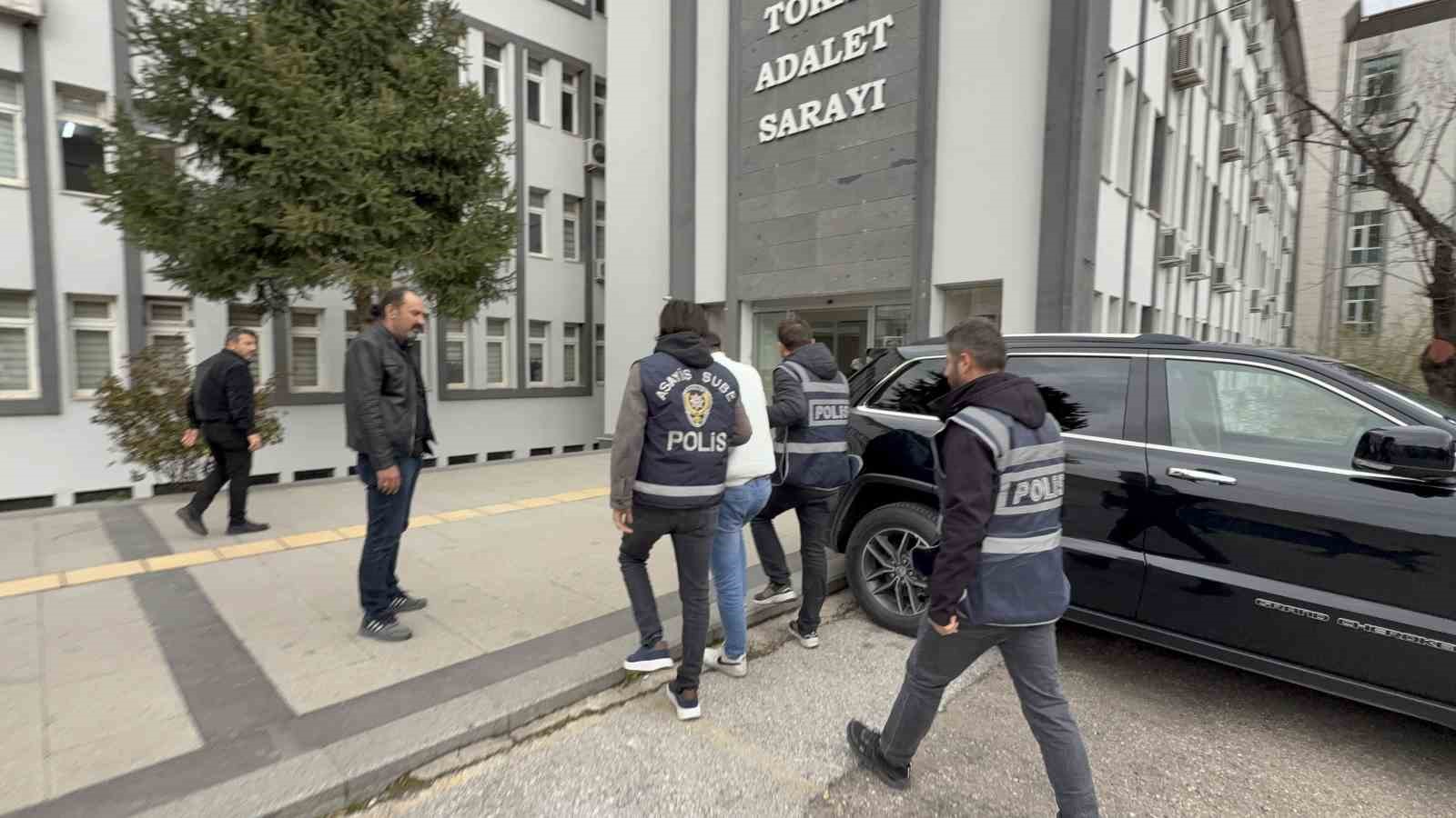 Milyonluk vurgun yaptı, şehir şehir ka&ccedil;arken yakayı Ankara&rsquo;da ele verdi
