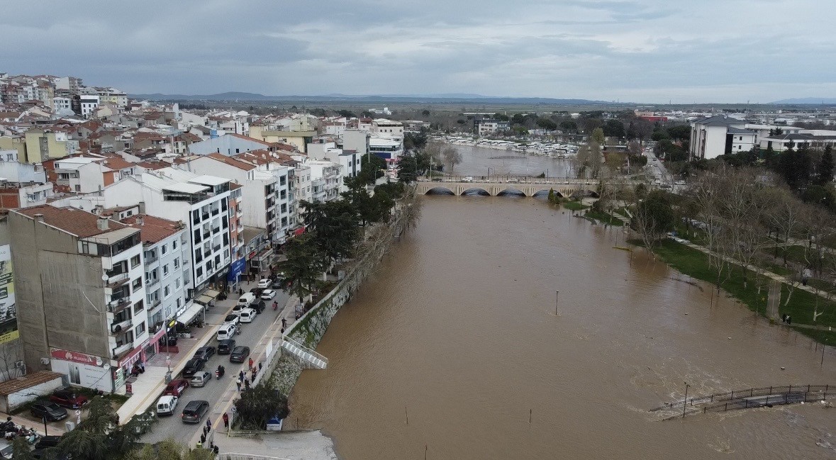 &Ccedil;anakkale&rsquo;de yağmur nedeniyle taşan Kocabaş &Ccedil;ayı dron ile g&ouml;r&uuml;nt&uuml;lendi
