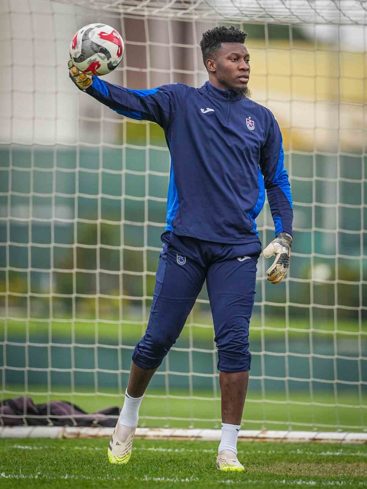 Trabzonspor, Galatasaray ma&ccedil;ı hazırlıklarını s&uuml;rd&uuml;rd&uuml;
