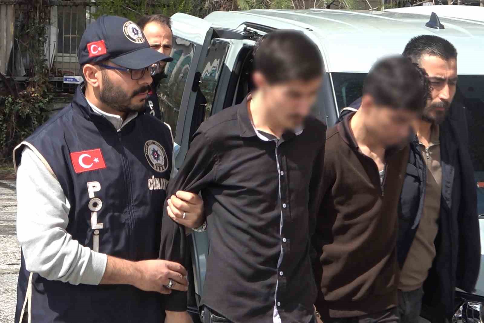 Bardağı taşıran son damla motosiklet oldu: Babalarını canice öldüren iki kardeş adliyeye sevk edildi