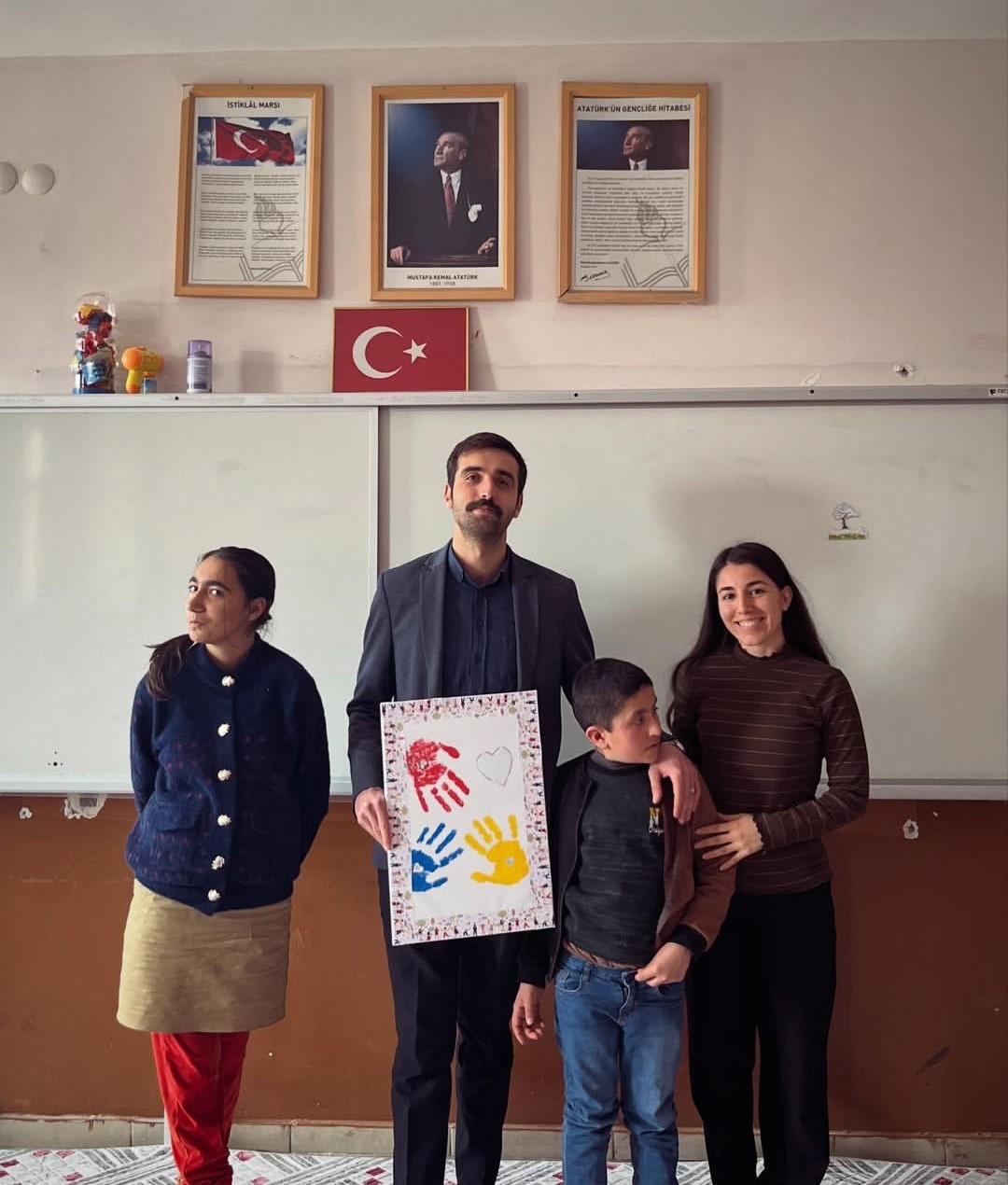 Diyadin’de renkli ellerle farkındalık