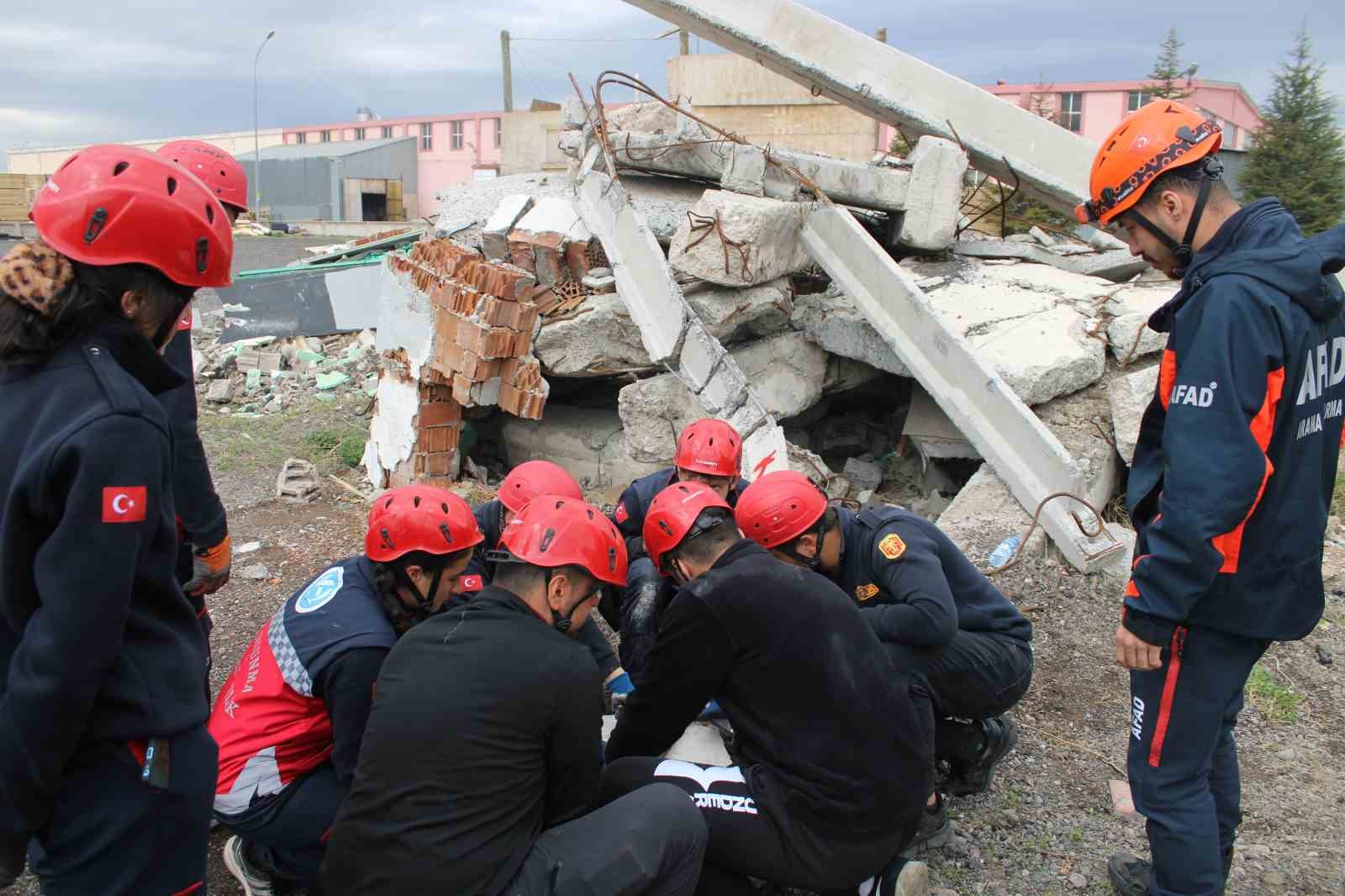 Üniversite öğrencileri, Kıbrıs’ta yapılacak Arama Kurtarma Oyunları’na hazırlanıyor
