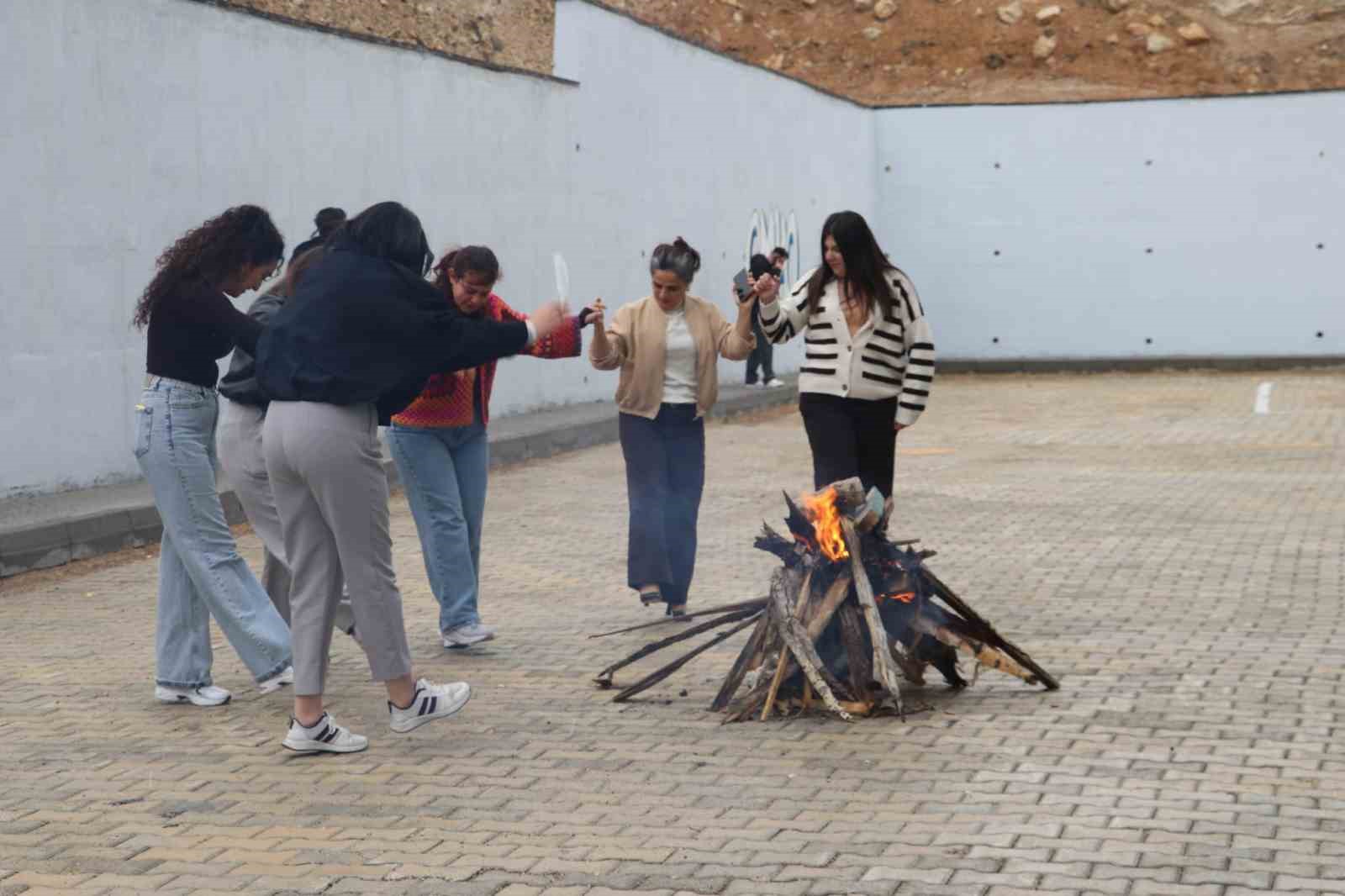 Sivas’ta öğrenciler baharın gelişini kutladı