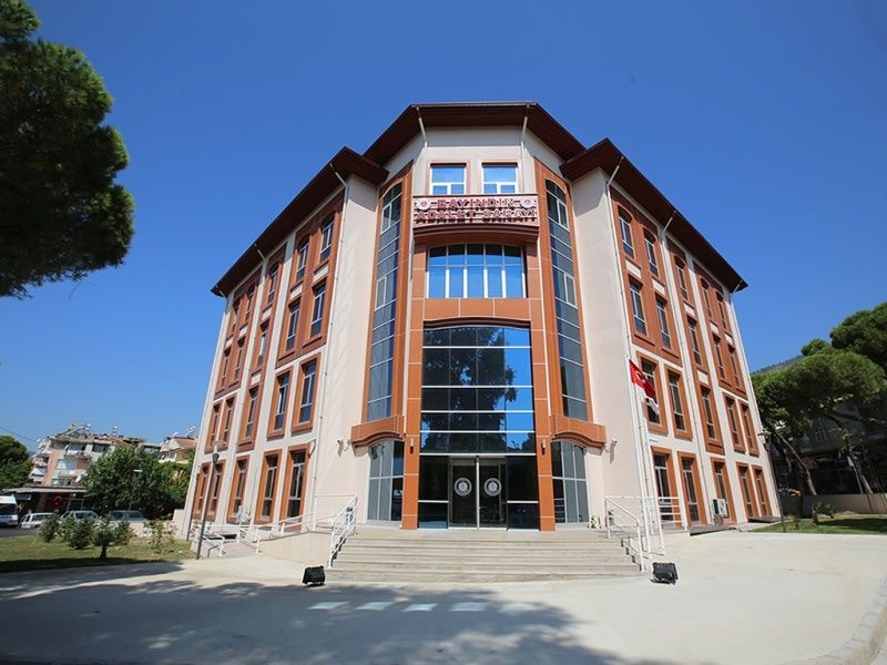 Bayındır’da otomobil ve motosiklet hırsızı yakayı ele verdi