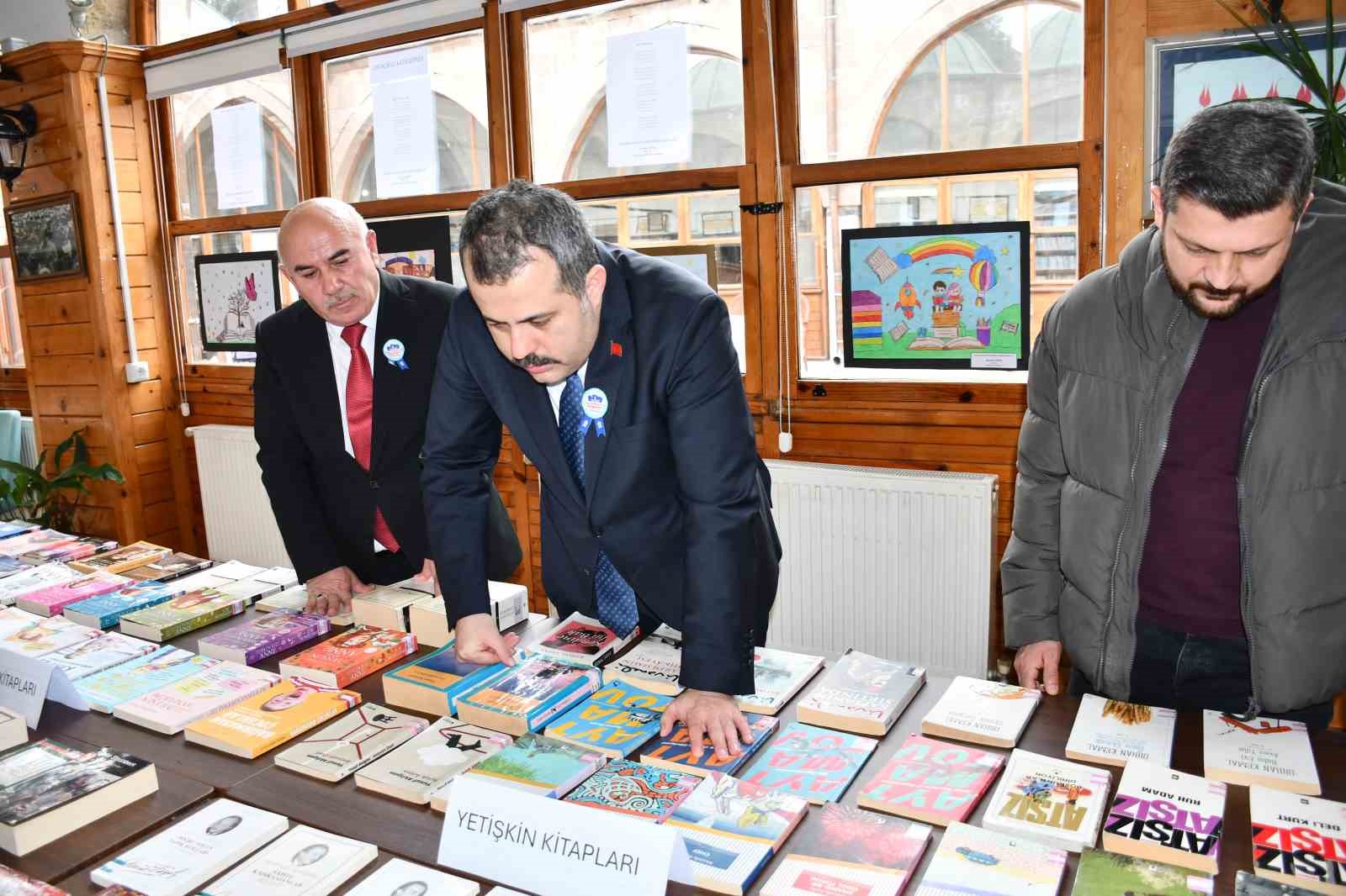 Vezirk&ouml;pr&uuml;&rsquo;de kitap kurtlarına &ouml;d&uuml;l
