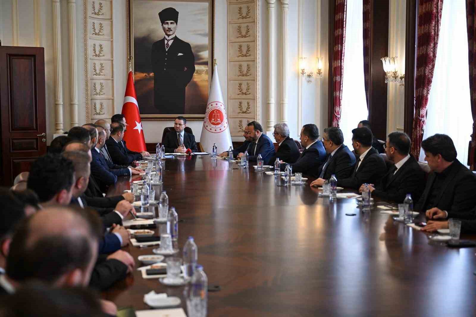 Adalet Bakanı G&uuml;rlek, Nevşehirli iş adamlarını kabul etti
