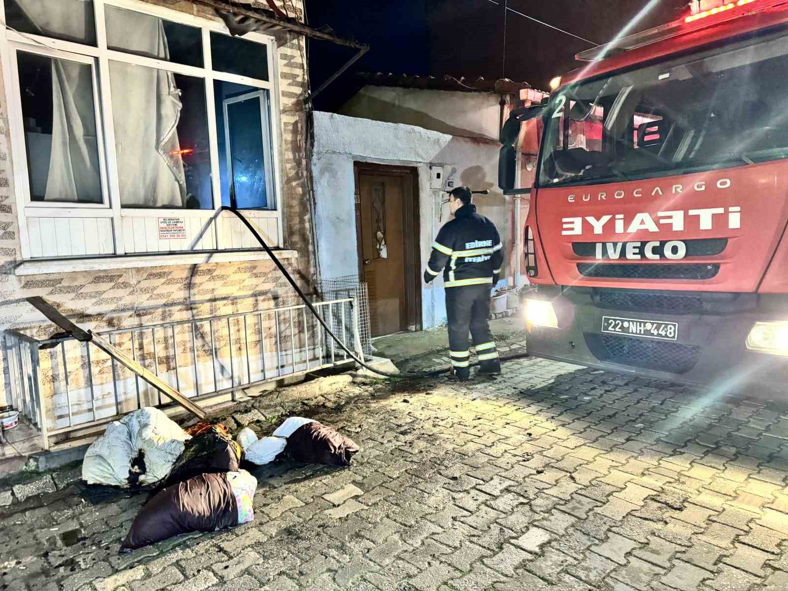 Edirne&rsquo;de ev yangını
