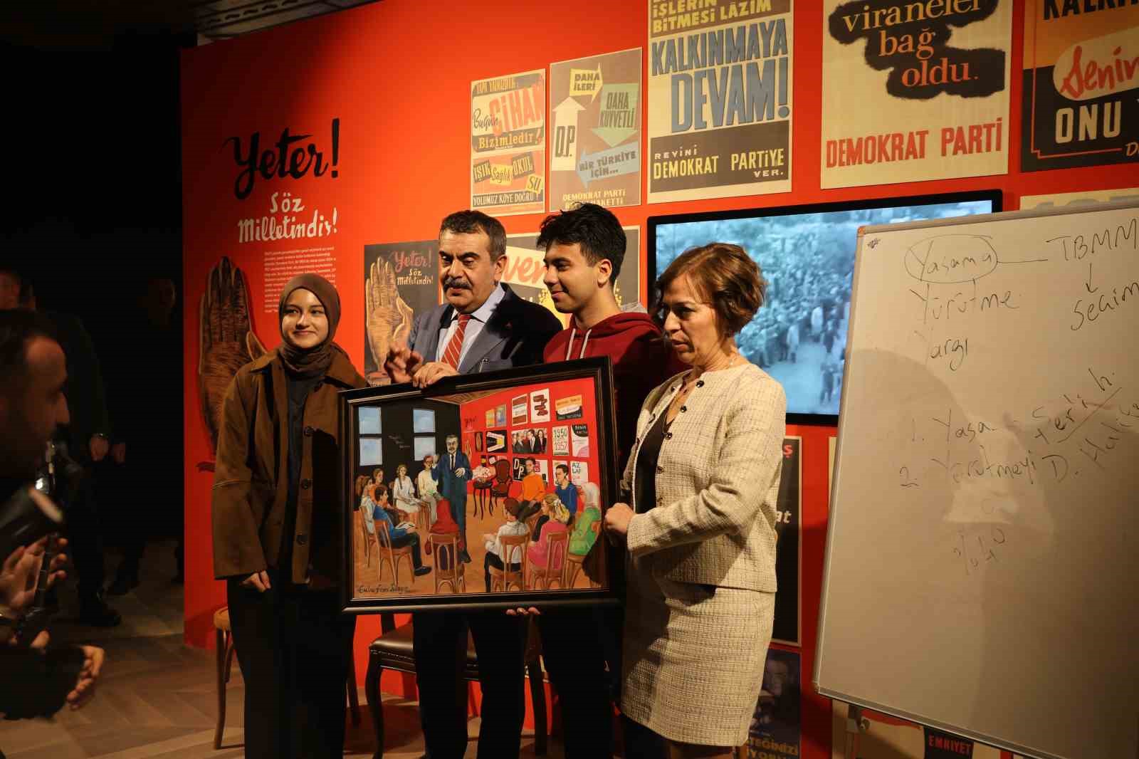 Milli Eğitim Bakanı Tekin&rsquo;den Aydın&rsquo;da &rsquo;Demokrasi ve &Icirc;nsan&rsquo; dersi
