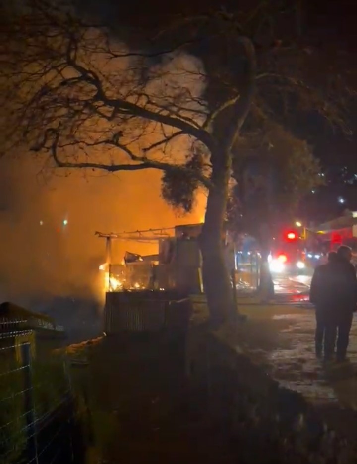 Kurşunlu Sahili&rsquo;nde gece yarısı yangın paniği
