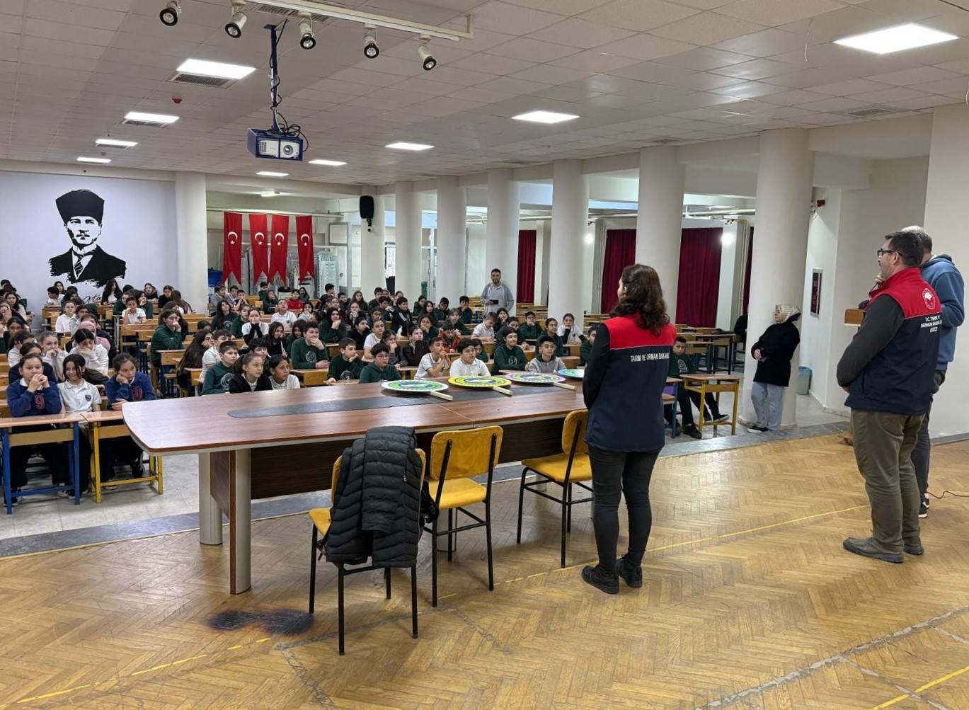 6. Sınıf &ouml;ğrencilerine organik tarım ve kahverengi kokarca eğitimi verildi
