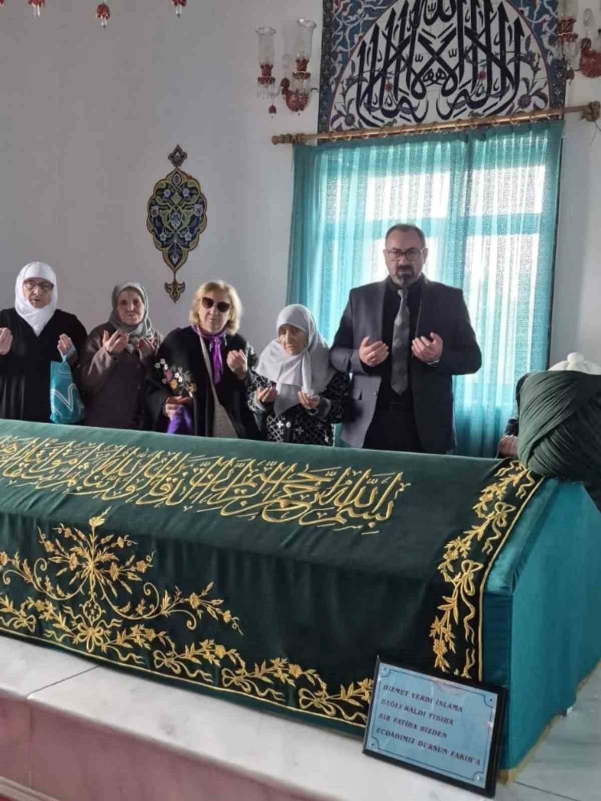 Bilecik’te huzurevi sakinlerinden türbe ziyareti