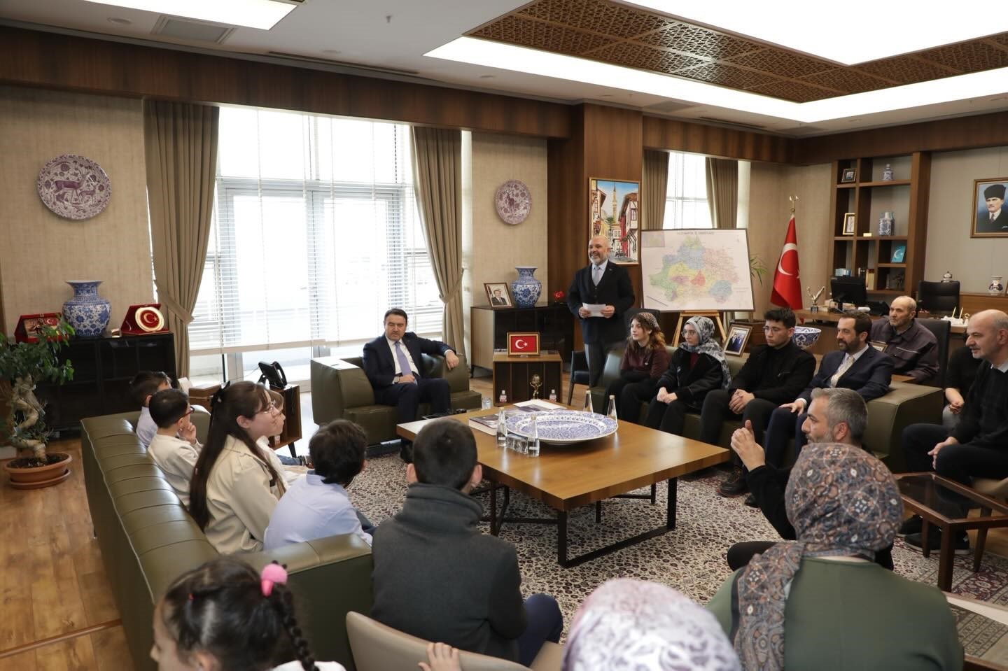 Vali Musa Işın, K&uuml;t&uuml;phane Haftası&rsquo;nda okurlarla buluştu
