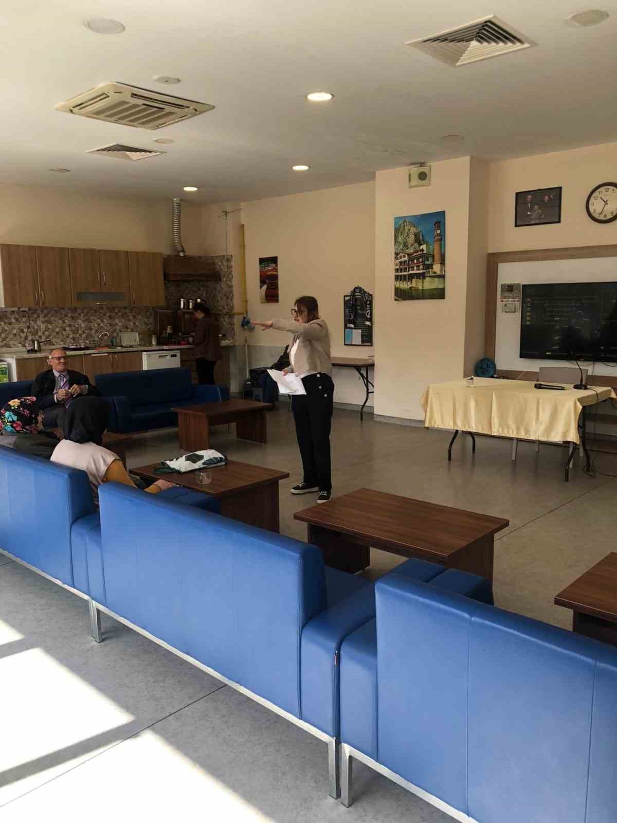 Huzurevi sakinlerine "Dijital Okuryazarlık" eğitimi verildi