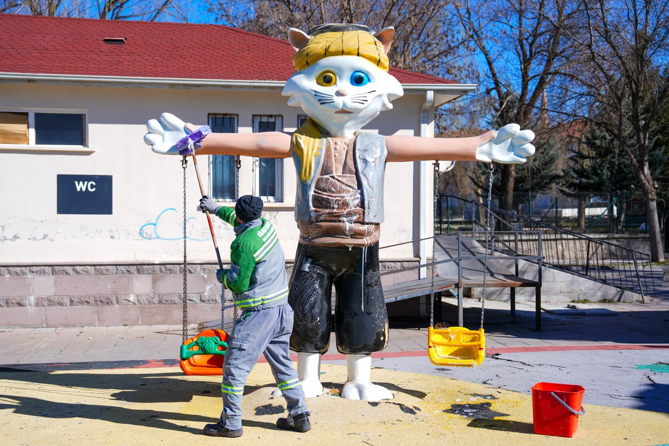 G&ouml;lbaşı&rsquo;nda parklar yaza hazırlanıyor
