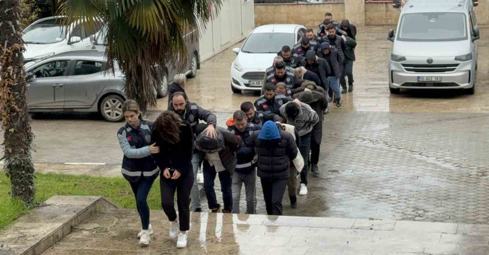 Milyonluk araç vurgunu operasyonunda yakalanan 30 kişiden 13’ü adliyeye sevk edildi