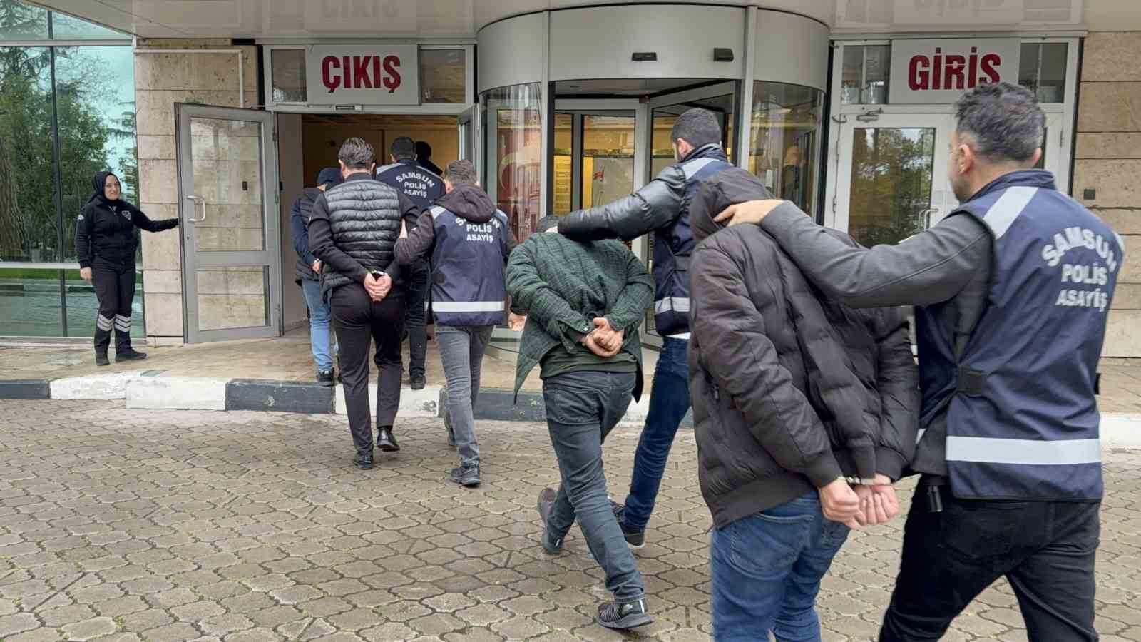 Milyonluk ara&ccedil; vurgunu operasyonunda yakalanan 30 kişiden 13&rsquo;&uuml; adliyeye sevk edildi
