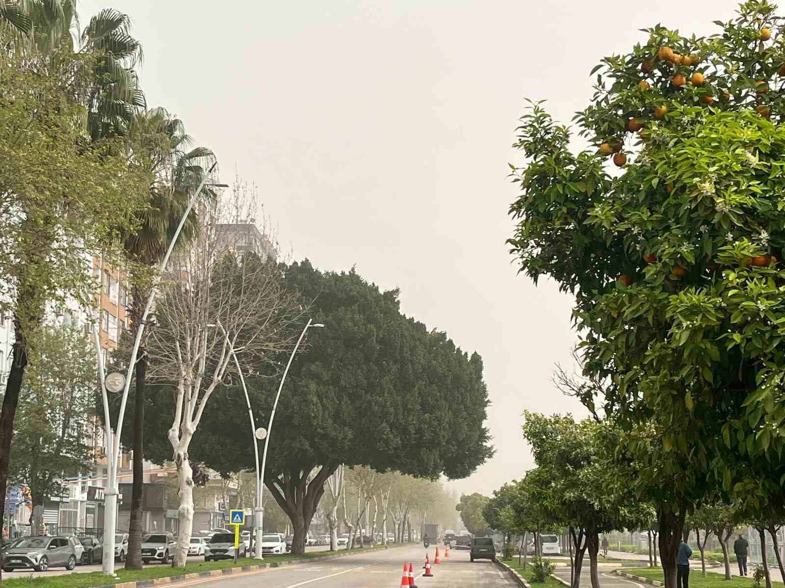 Adana&rsquo;da toz taşınımı havadan g&ouml;r&uuml;nt&uuml;lendi
