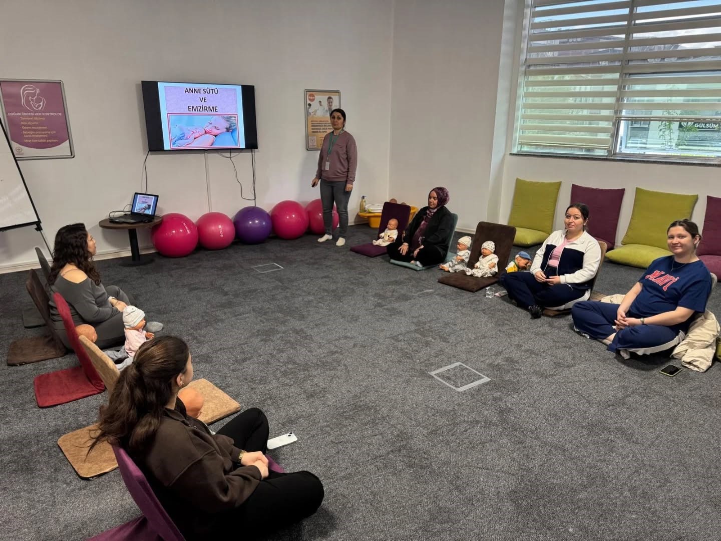 Anne adayları doğuma &rsquo;Gebe Okulu&rsquo; ile bilin&ccedil;li hazırlanıyor
