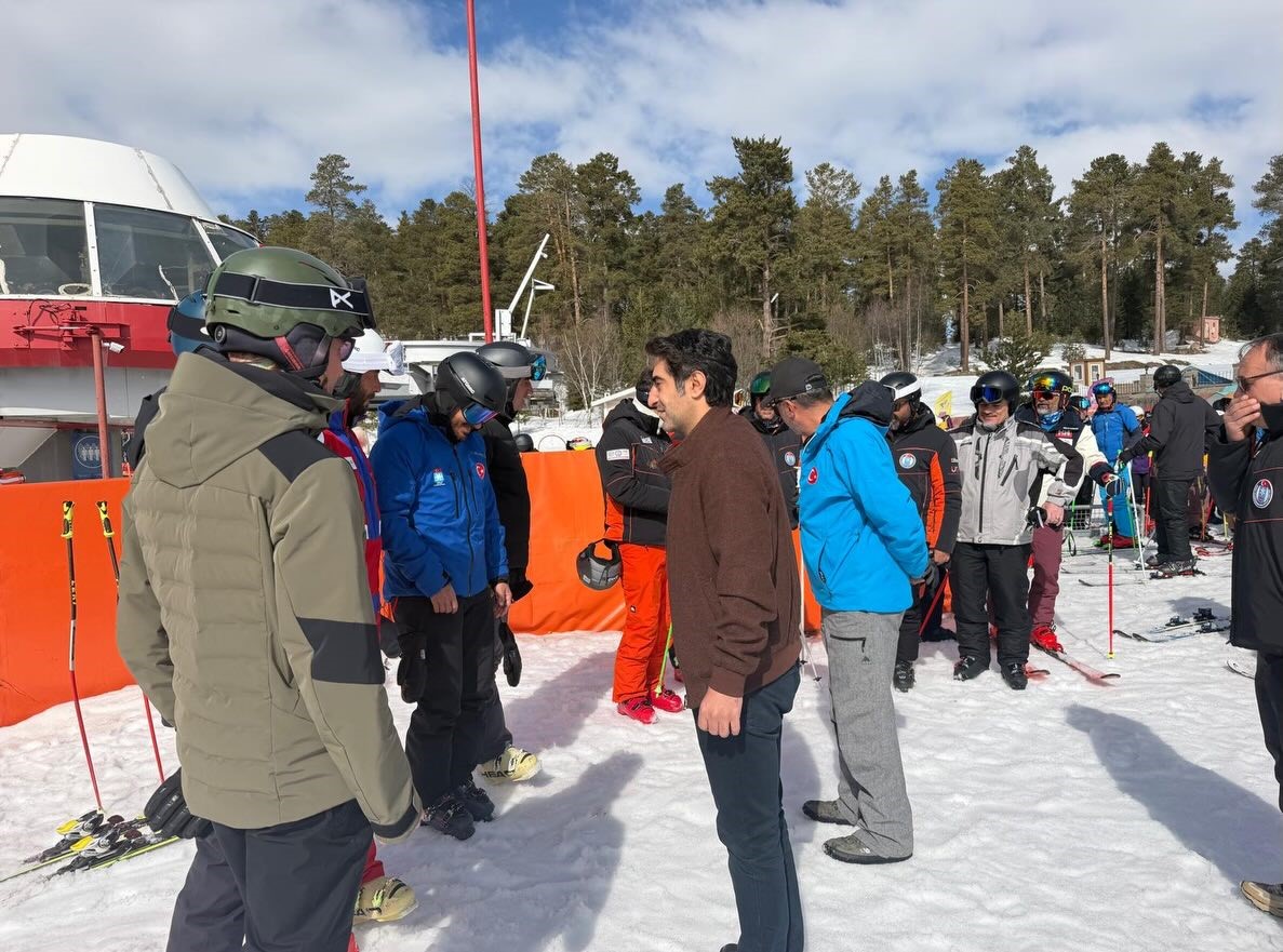 Sarıkamış&rsquo;ta Snowbord Antren&ouml;rl&uuml;k Kursu başladı

