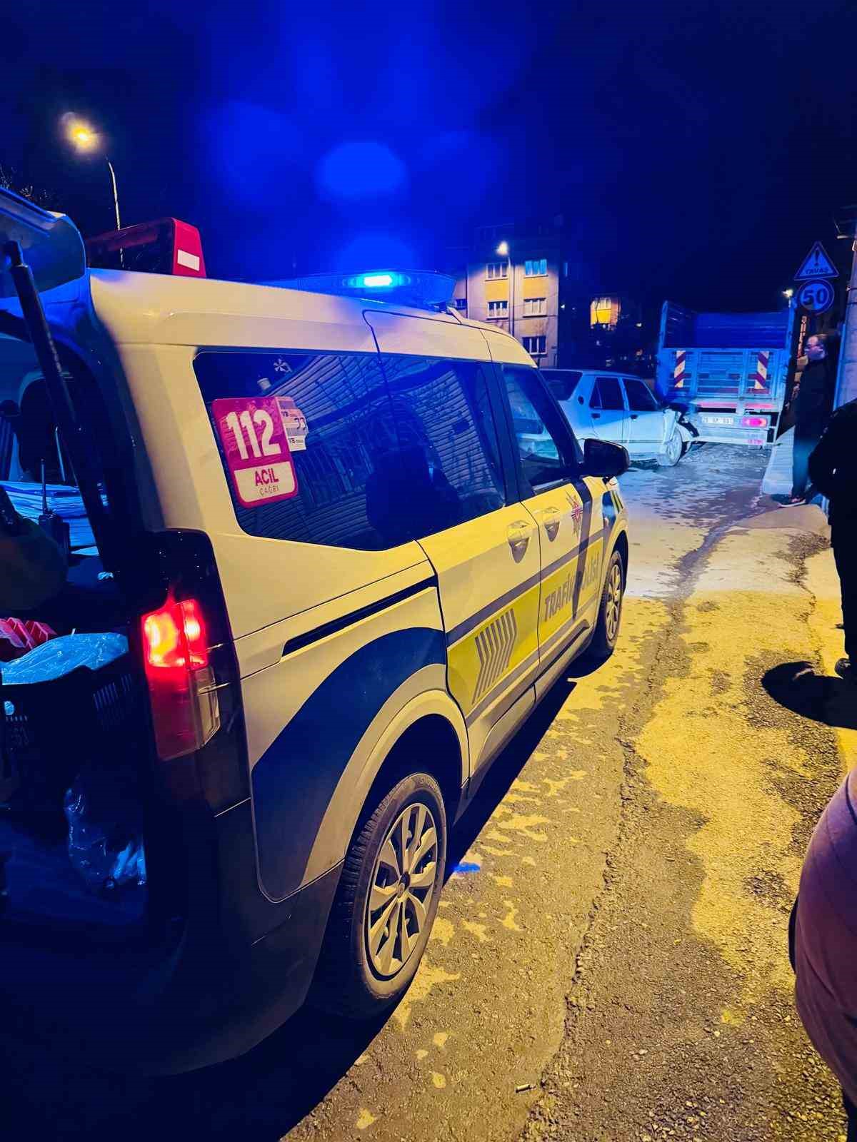 Park halindeki araca &ccedil;arpan alkoll&uuml; ve ehliyetsiz s&uuml;r&uuml;c&uuml;ye 250 bin TL ceza
