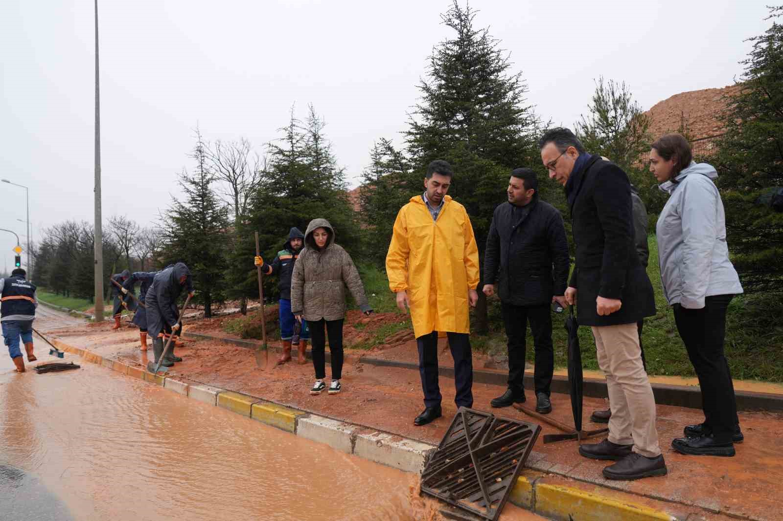Tuzla&rsquo;da sağanak sonrası yaralar sarıldı: Yağıştan etkilenen vatandaşların mağduriyeti giderildi
