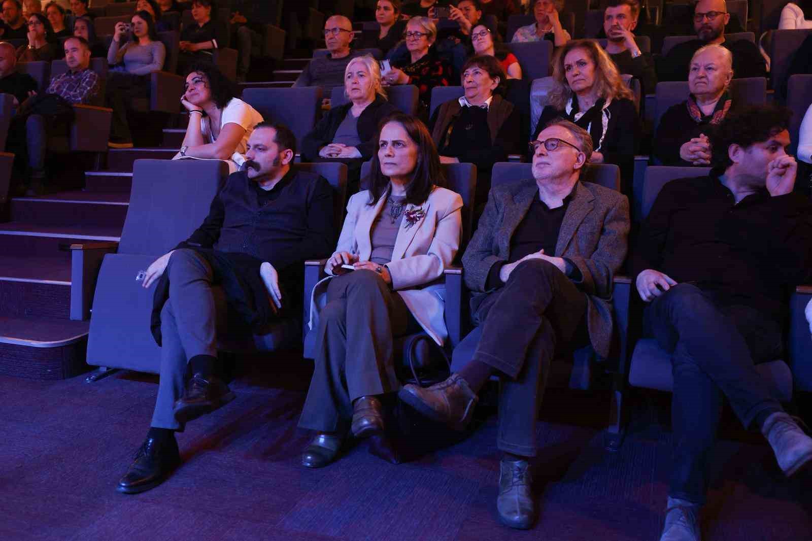 Maltepe&rsquo;de Sabahattin Ali r&uuml;zg&acirc;rı esti
