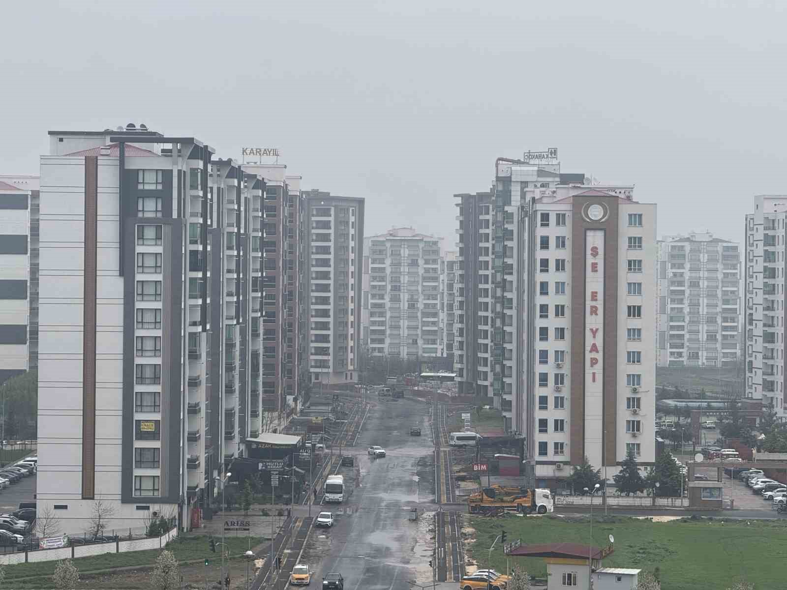 Diyarbakır&rsquo;da olumsuz hava şartları u&ccedil;ak seferlerini iptal ettirdi
