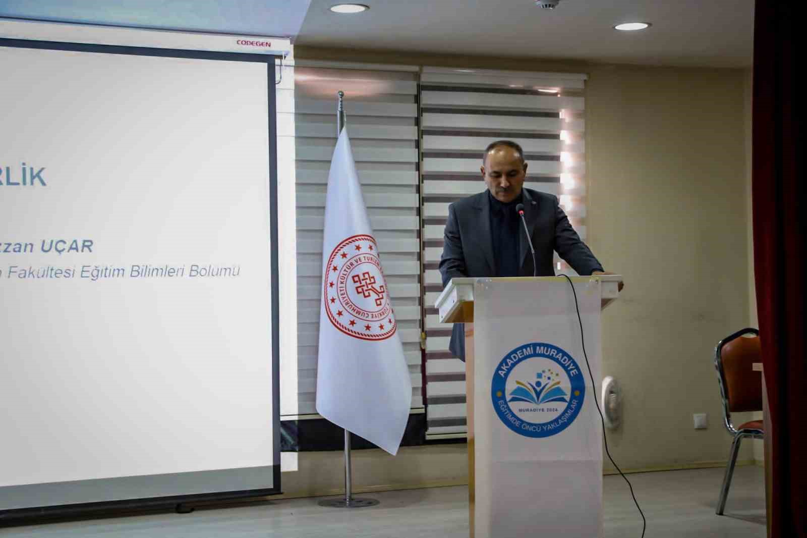 Muradiye&rsquo;de "Eğitim Y&ouml;netiminde Liderlik, Vizyon ve Y&ouml;netim Semineri" d&uuml;zenlendi
