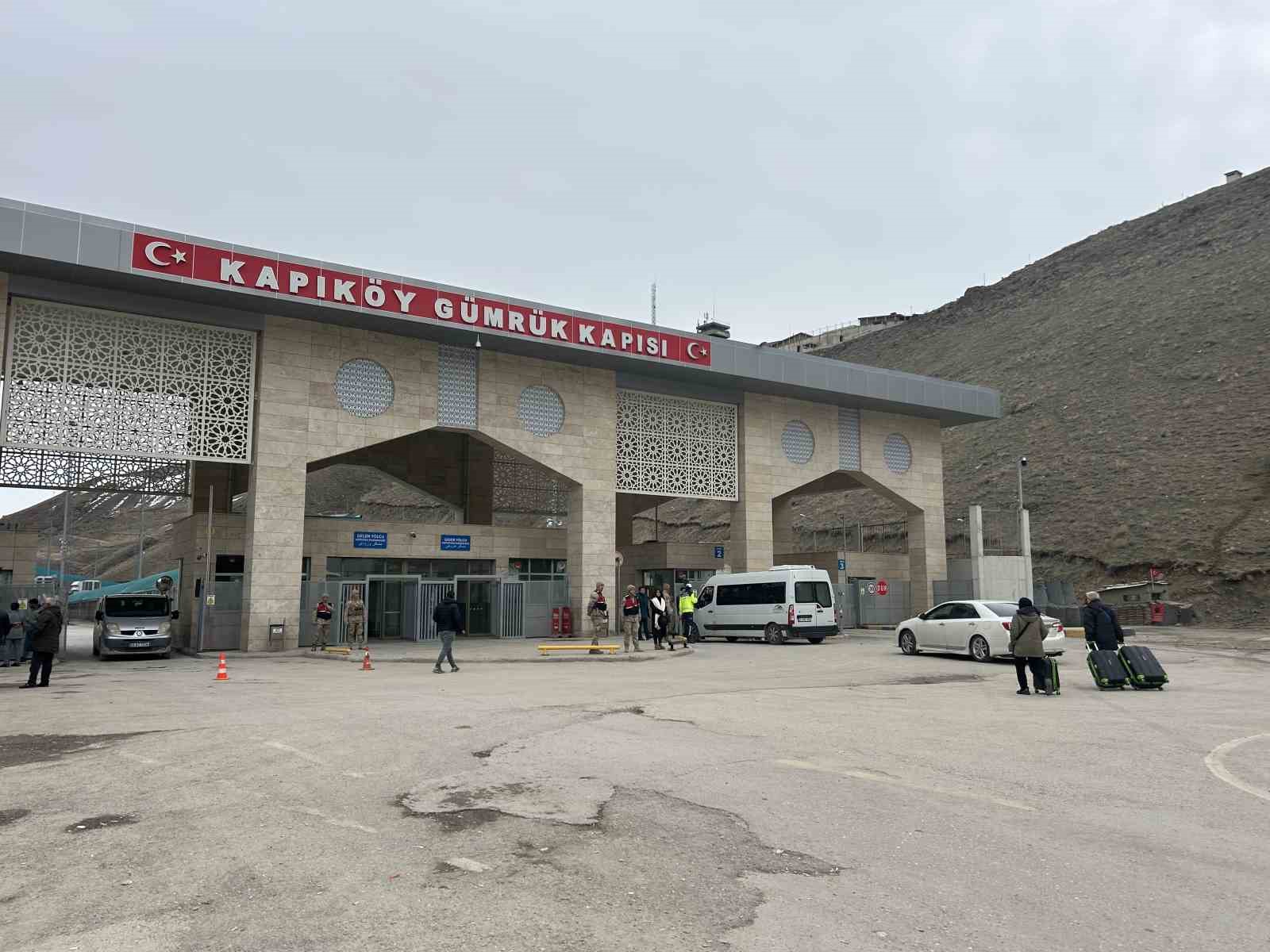 Sınır kapılarında sevkiyatlar koordineli, yolcu geçişleri kontrollü sürdürülüyor
