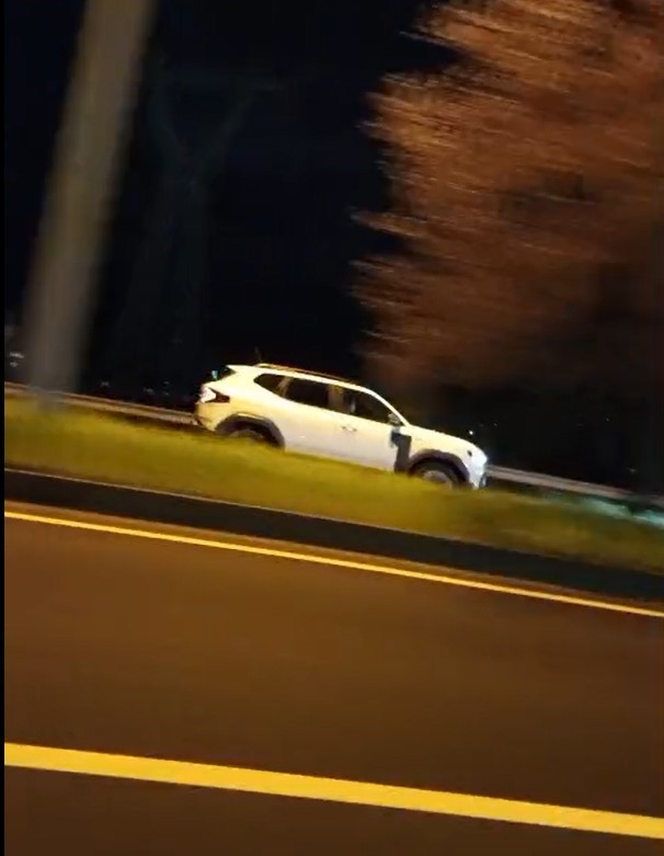 Korna seslerine aldırmadı: Trafiği tehlikeye atan ters y&ouml;n s&uuml;r&uuml;c&uuml;s&uuml; kamerada
