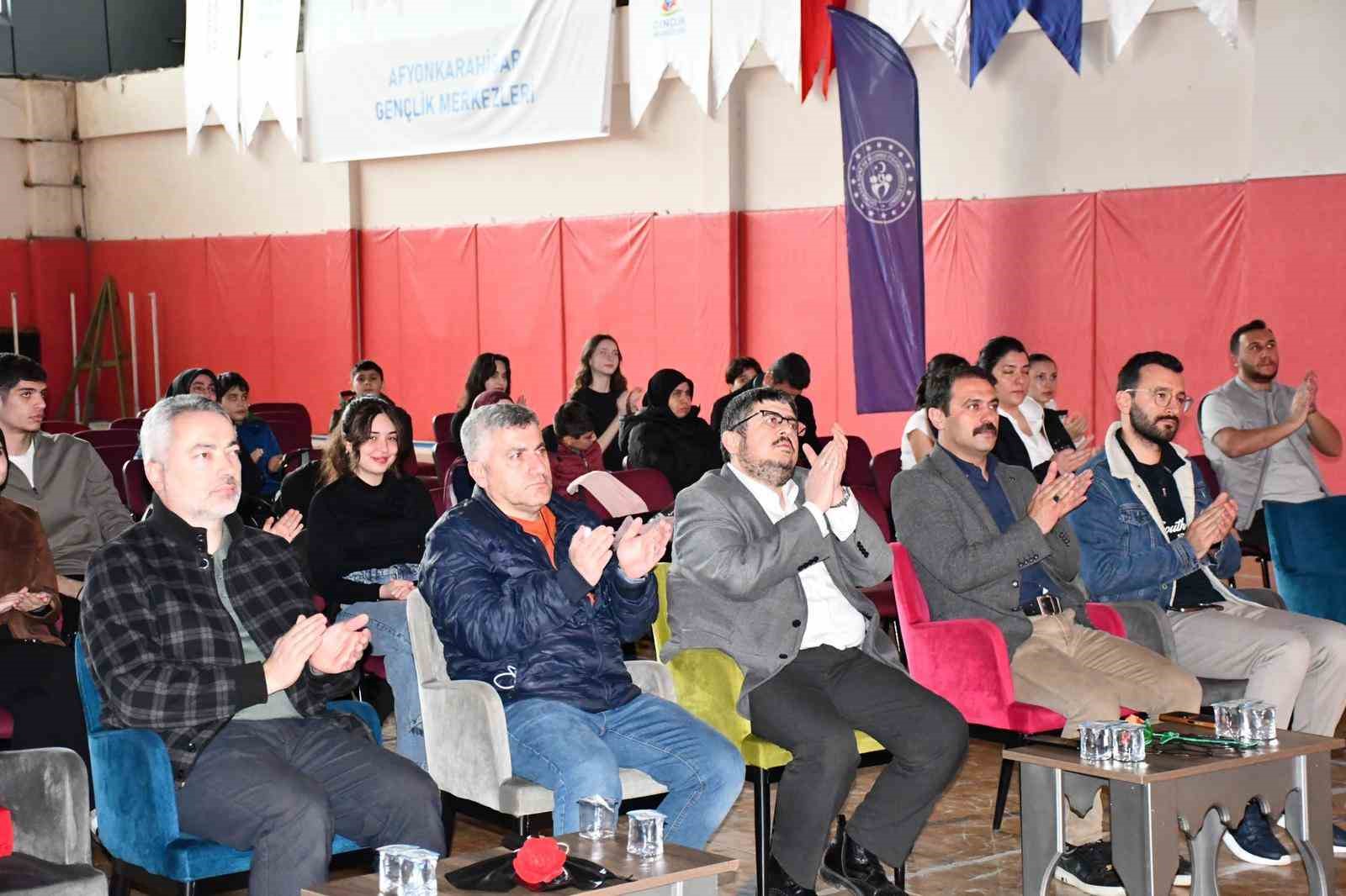 Gen&ccedil;lik Merkezlerinde şiir, ilahi ve anma etkinlikleri
