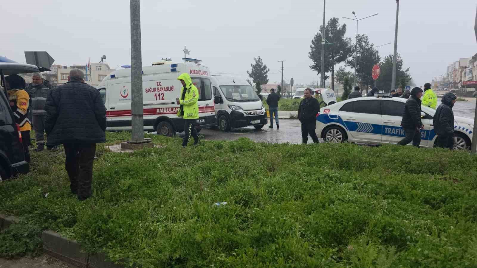 Diyarbakır&rsquo;da iki ara&ccedil; &ccedil;arpıştı: 4 yaralı
