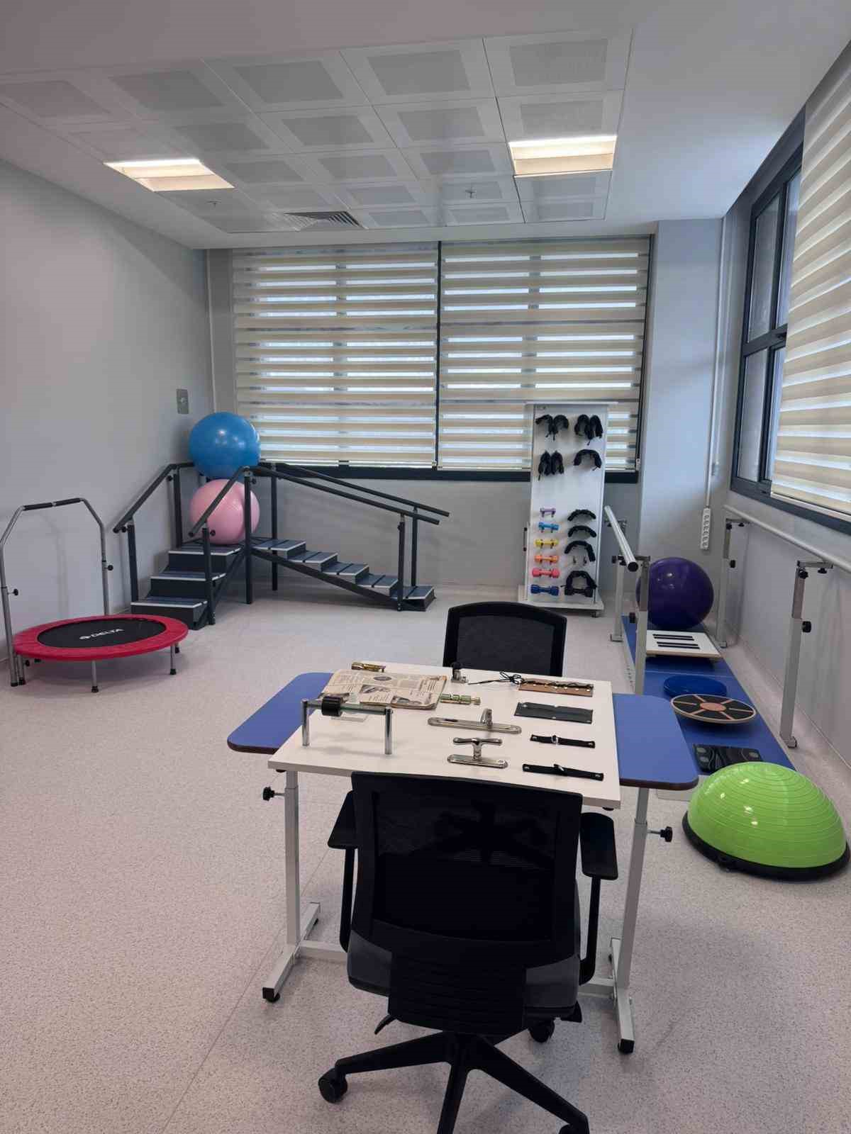 Dikili Devlet Hastanesi&rsquo;nde fizik tedavi &uuml;nitesi hizmete giriyor
