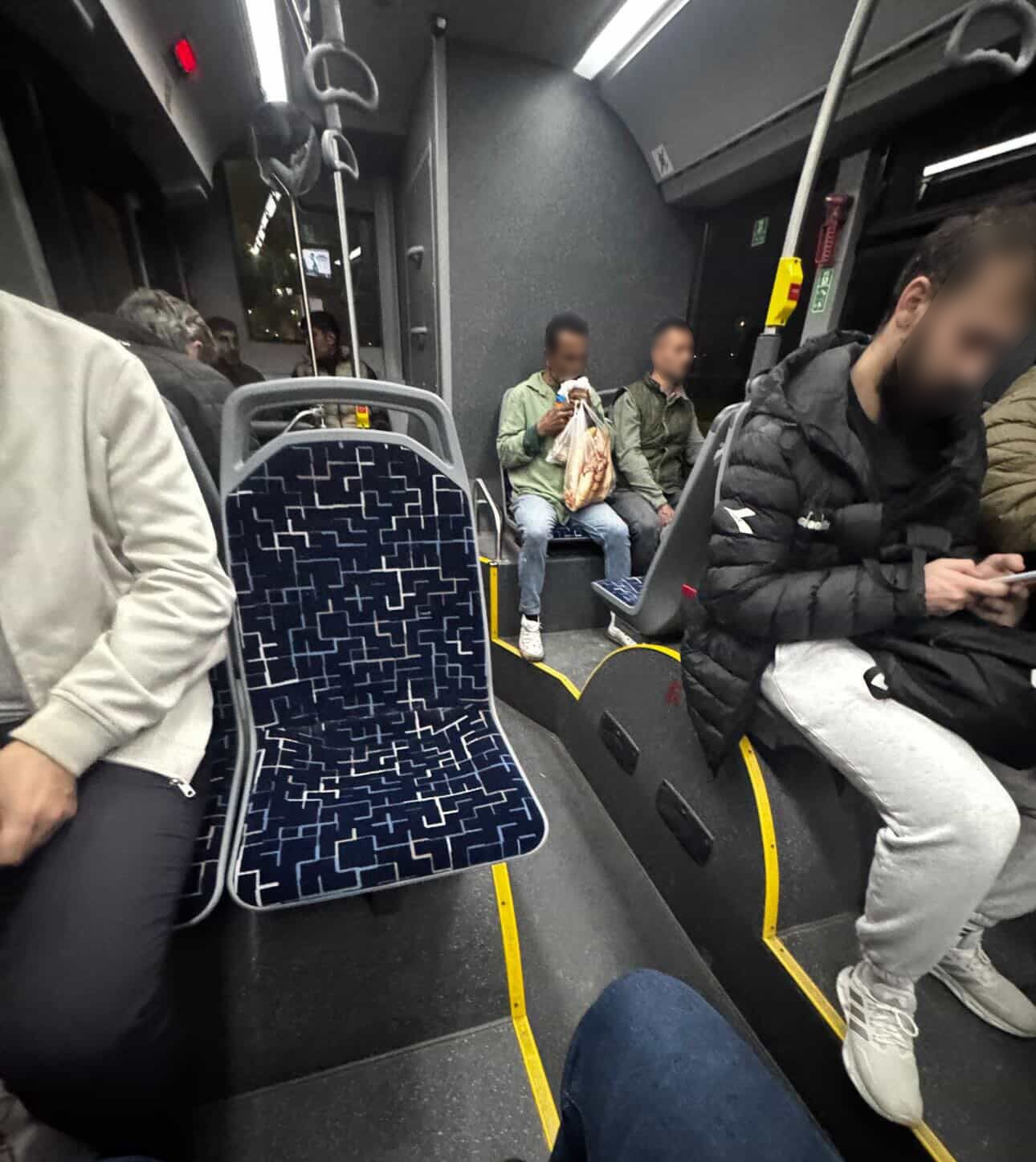 Otob&uuml;s yolculuğunda tedirgin eden anlar
