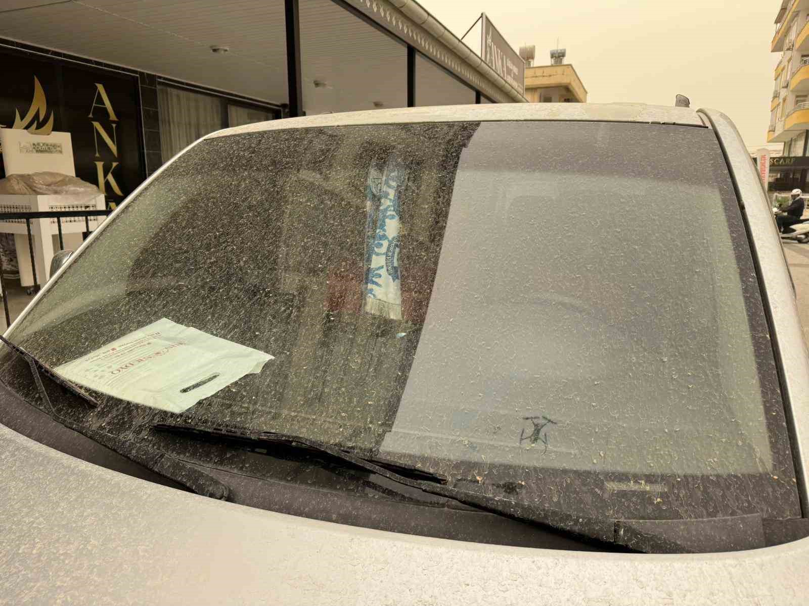 Mersin ve ilçelerinde toz taşınımı etkili oldu