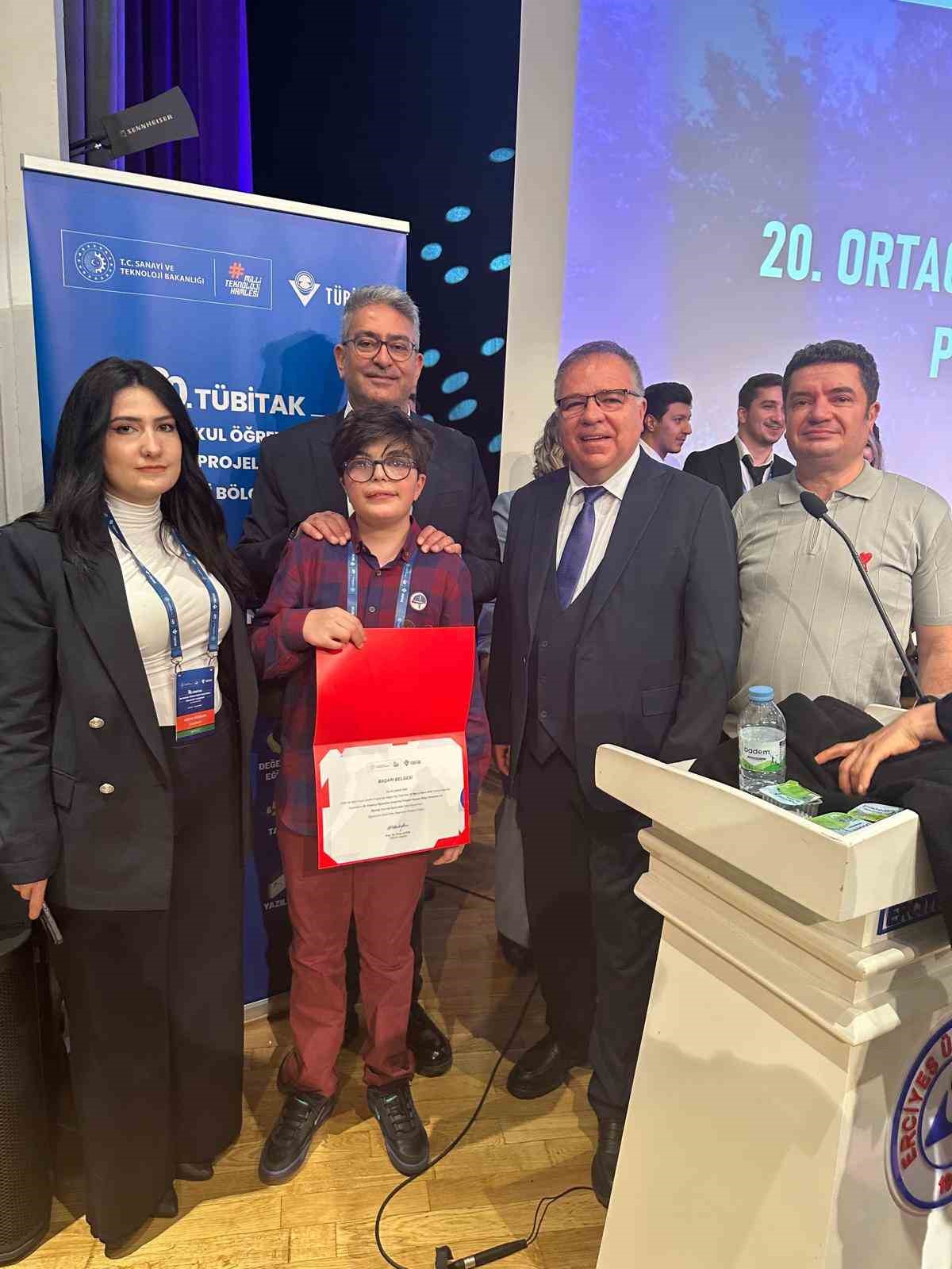 C&Uuml; Vakfı Okulları &ouml;ğrencisi b&ouml;lge 3&rsquo;&uuml;nc&uuml;s&uuml; oldu
