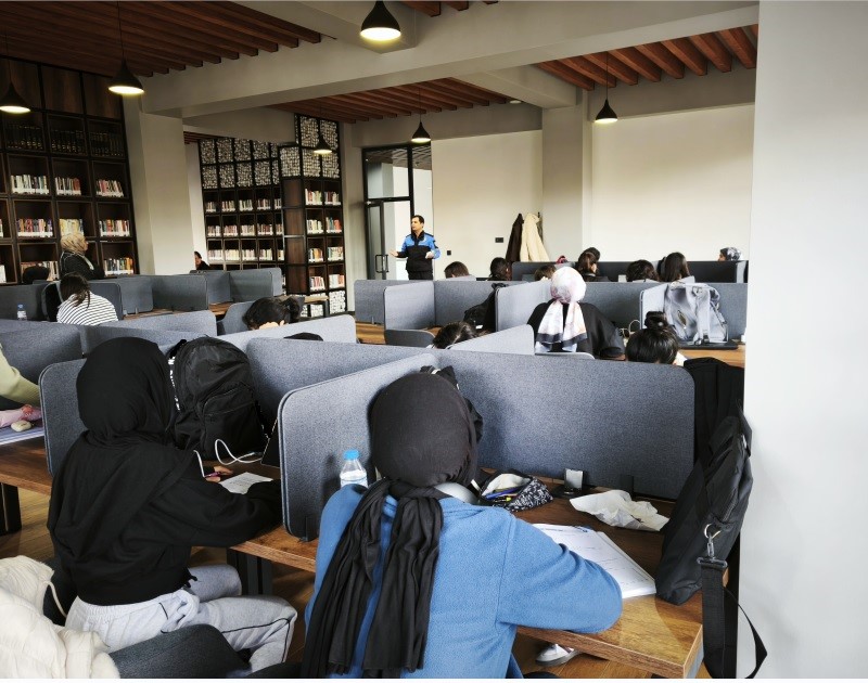 Niğde&rsquo;de polisten vatandaşa dolandırıcılık uyarısı
