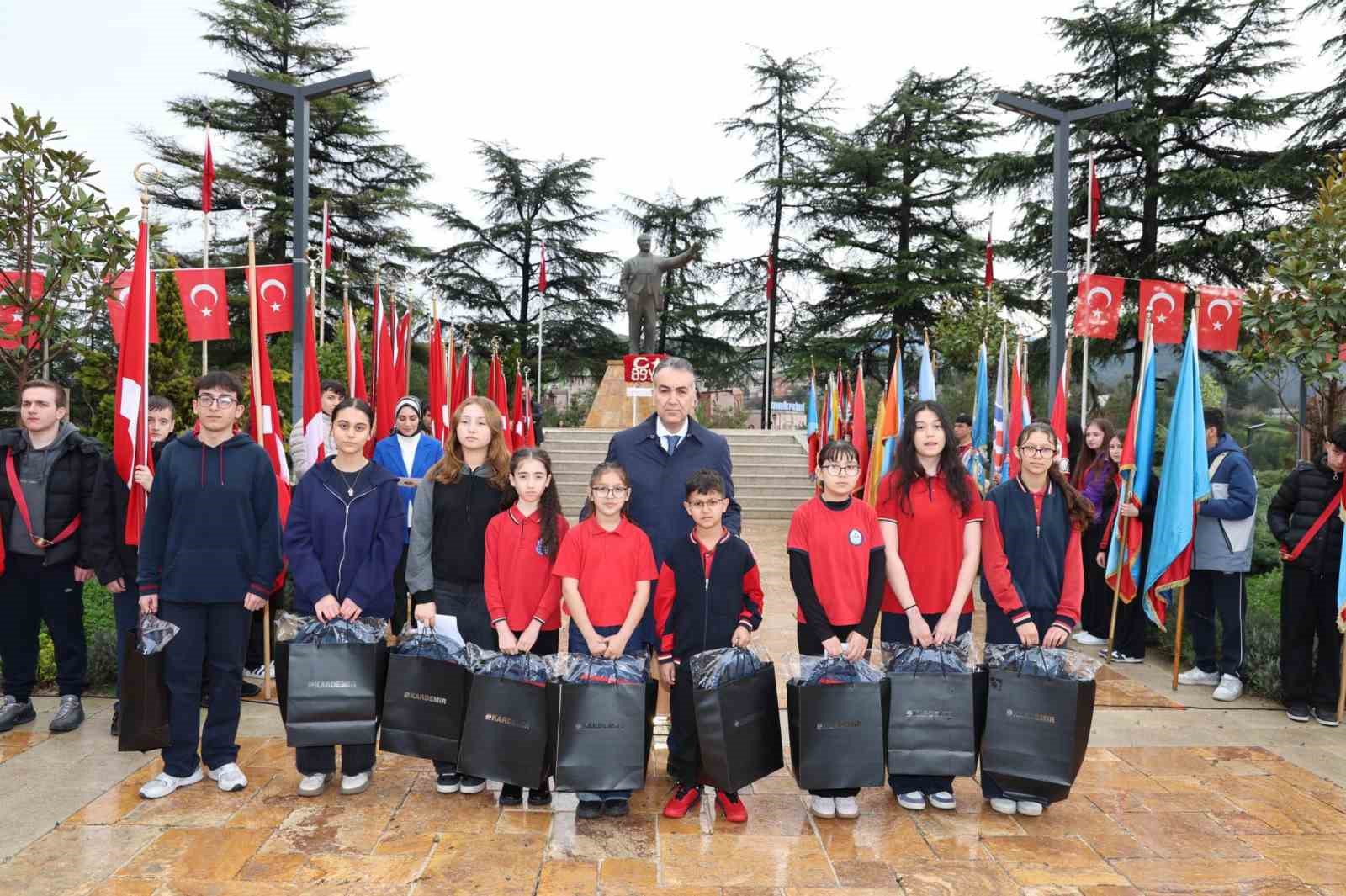 Karab&uuml;k&rsquo;te 89. yıl kutlamaları &ccedil;elenk sunma t&ouml;reniyle başladı
