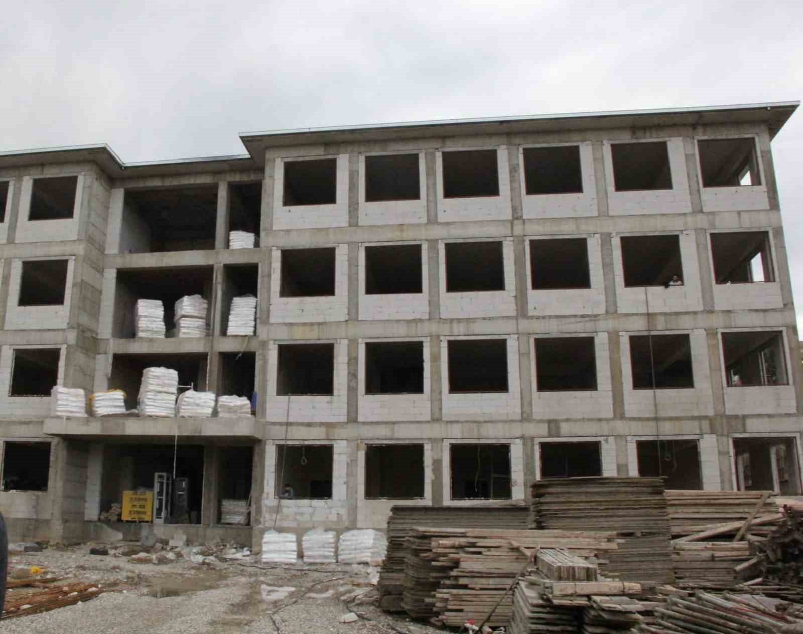 Cizre&rsquo;de okul inşaatlarında inceleme
