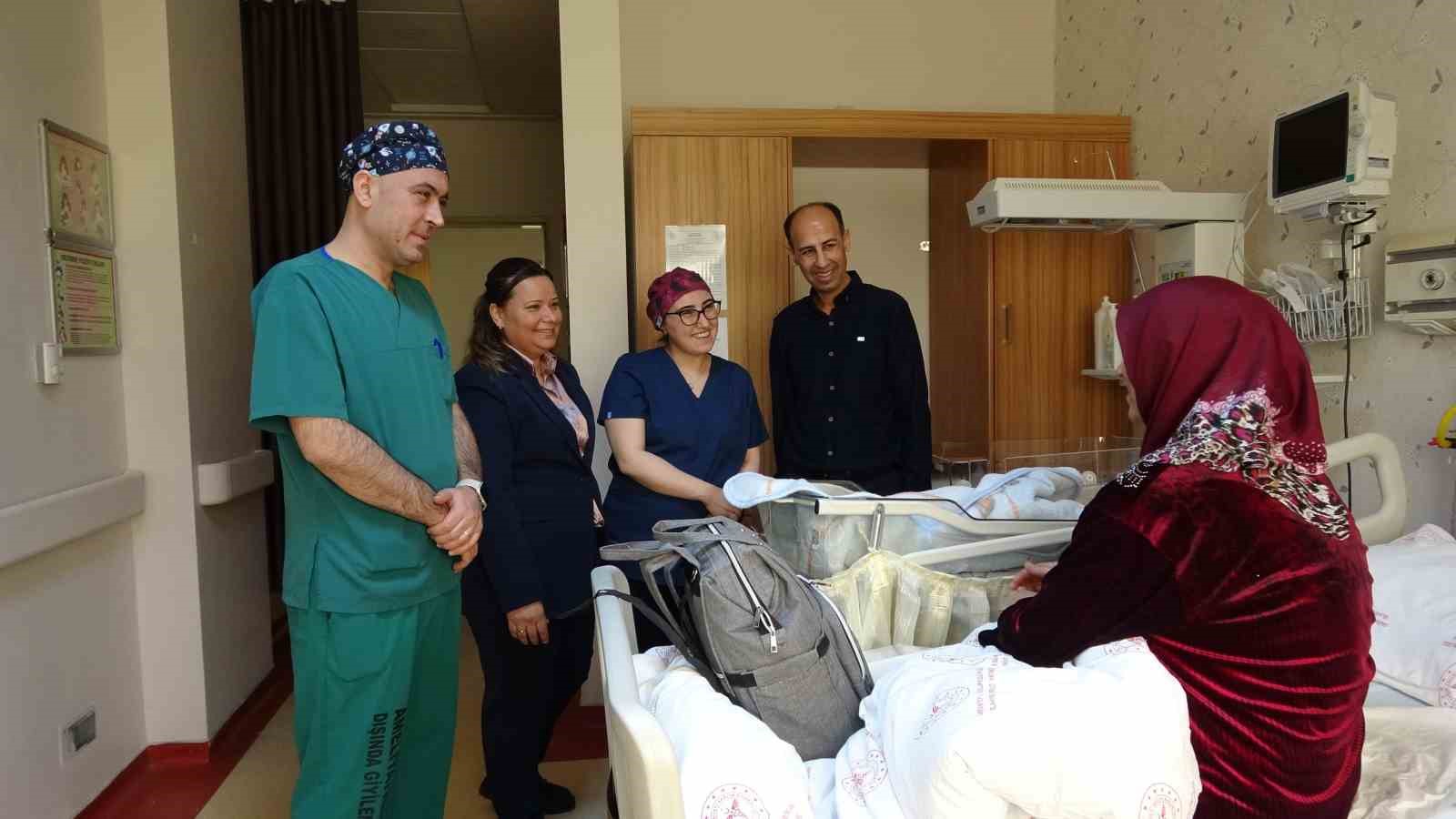 Ameliyathanede başlayan aşk evlilikle ta&ccedil;landı
