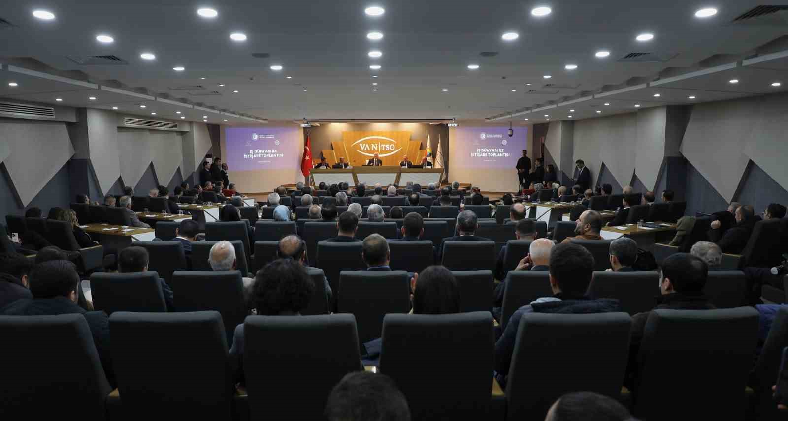 Bakan Bolat, Van TSO&rsquo;da m&uuml;jdeyi verdi
