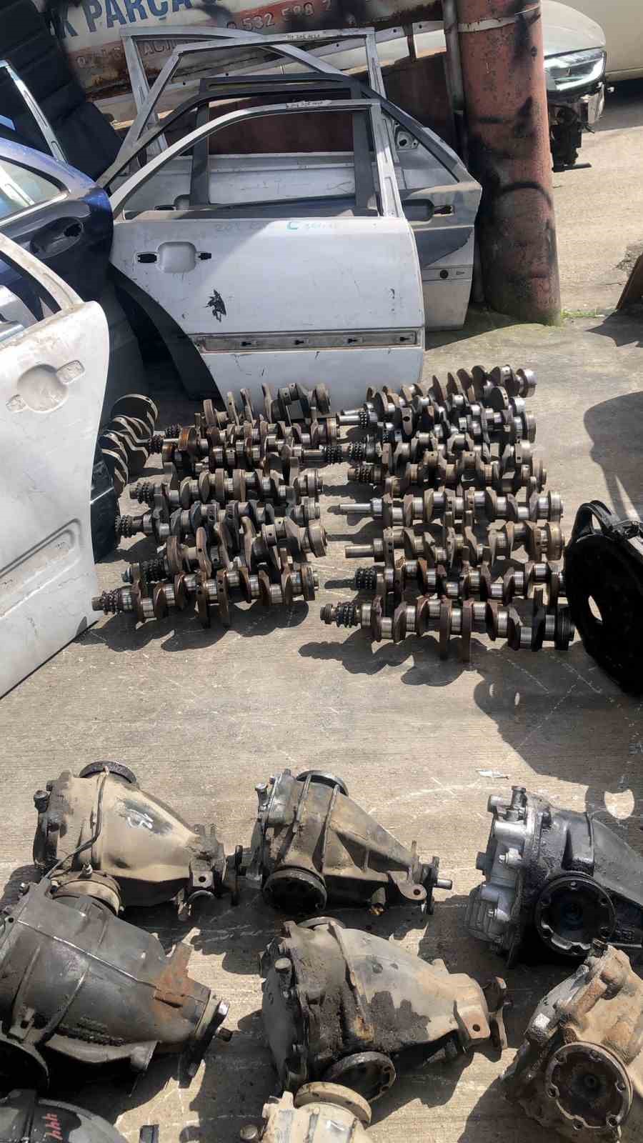 Ka&ccedil;ak oto par&ccedil;asıyla 2 milyonluk haksız kazan&ccedil; hedefleniyordu, polis "dur" dedi
