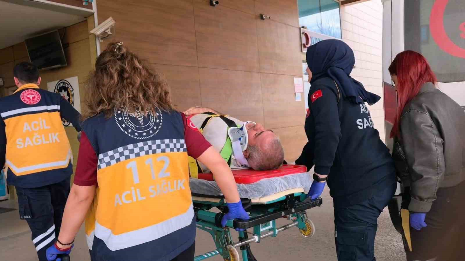 &Ccedil;&ouml;ken &ccedil;atıdan d&uuml;şen usta yaralandı
