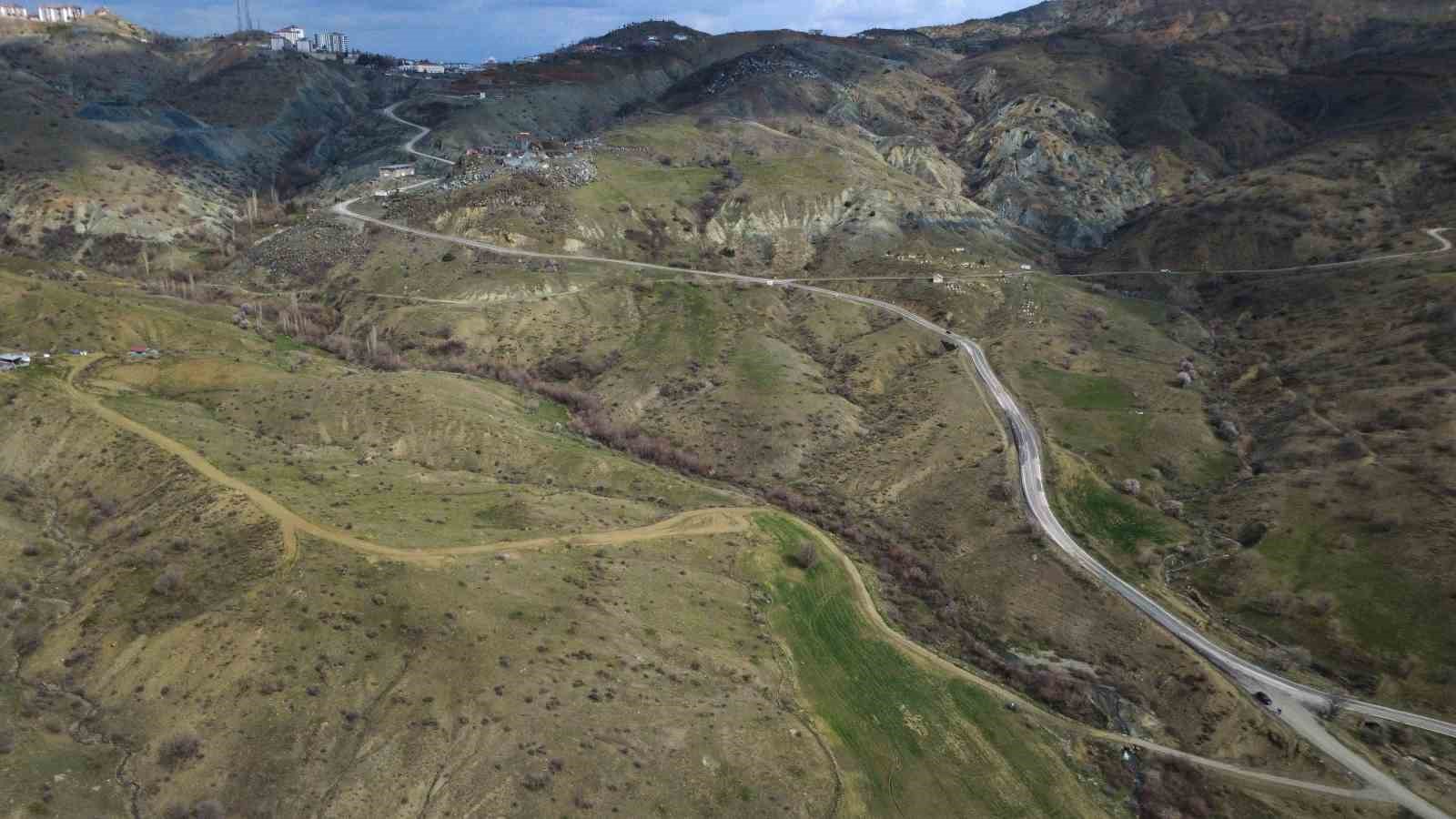 Başkan Bozcan&rsquo;dan  Alacakaya yolu i&ccedil;in t&uuml;nel projesi
