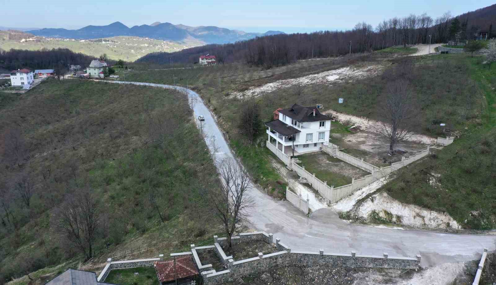 Ordu&rsquo;da beton yol seferberliği s&uuml;r&uuml;yor

