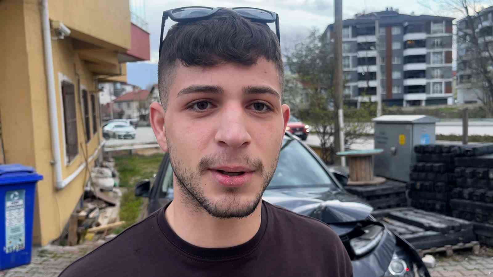 Bolu&rsquo;da aydınlatma direğine &ccedil;arpan otomobil kamerada
