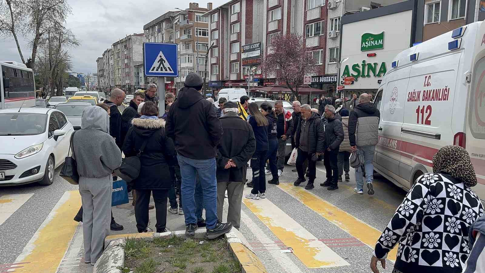 Otomobilin yayaya &ccedil;arptığı kaza kamerada
