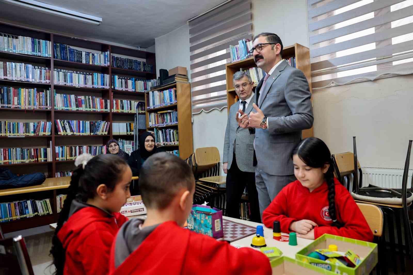 Kastamonu&rsquo;da en &ccedil;ok kitap okuyan &ouml;ğrenciler &ouml;d&uuml;llendirildi
